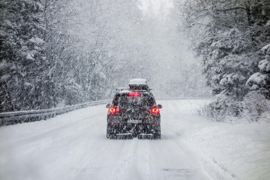 5 Winter Travel Tips: Driving Safely in Snow and Ice